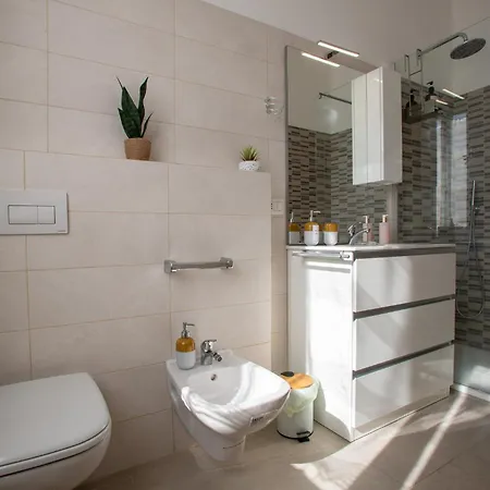 Blue's Place - Vicino Stazione Chiasso * 코모